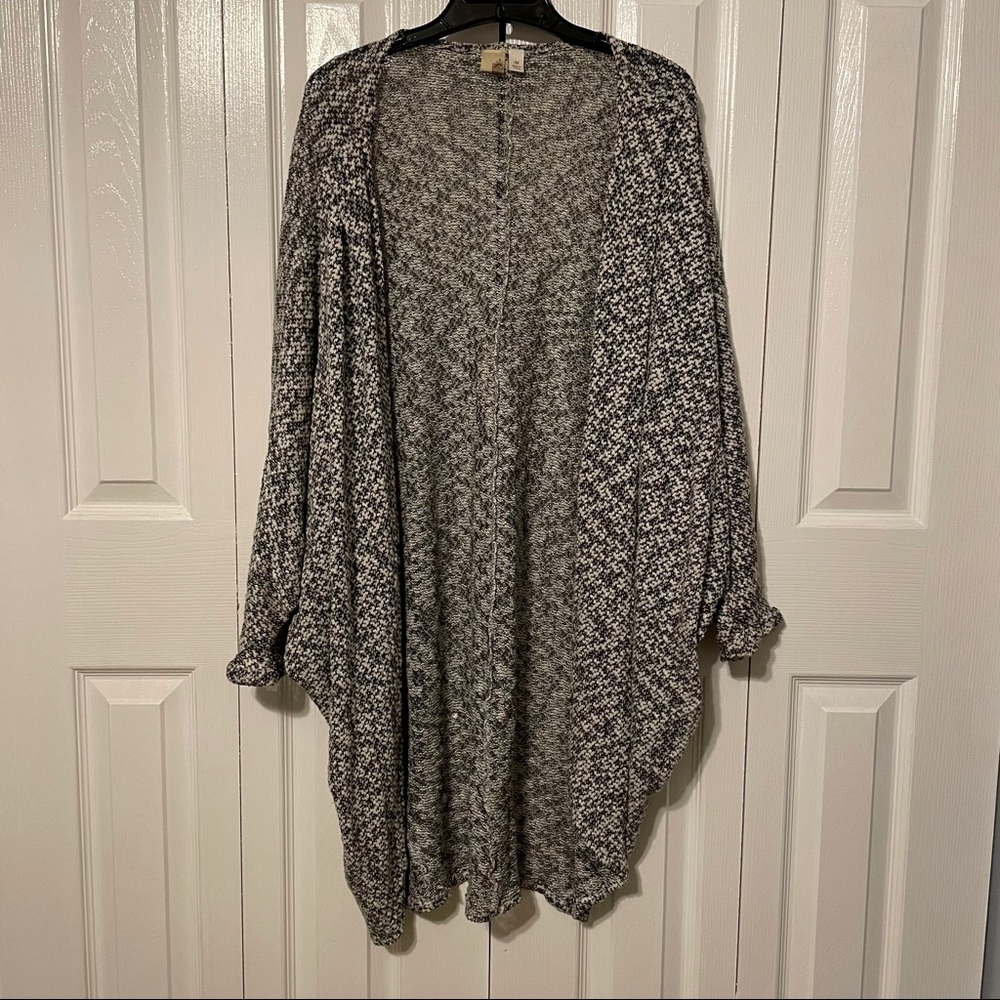 Francesca’s Black & White Long Flowy Cardigan